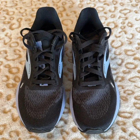 Brooks Athletic Shoes Women’s Running
Size: 7.5 - Picture 2 of 10